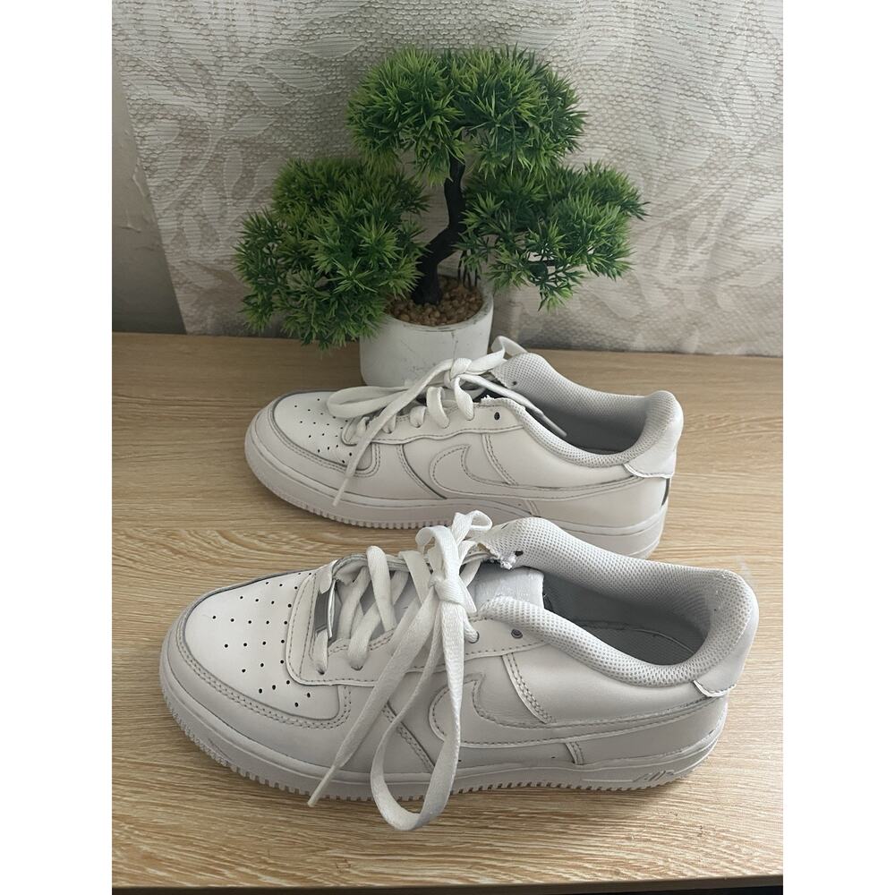 Nike Air Force 1 Low White Youth 6Y Sneakers Shoes Pre-Owned